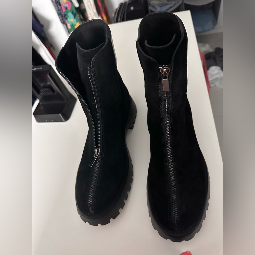 Stylish Black Zipper Boots brand Vaneli